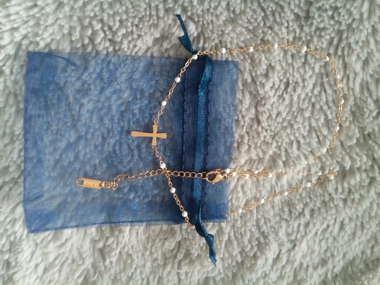 Livre ludiques sur les fêtes chrétiennes + collier croix – photo 4